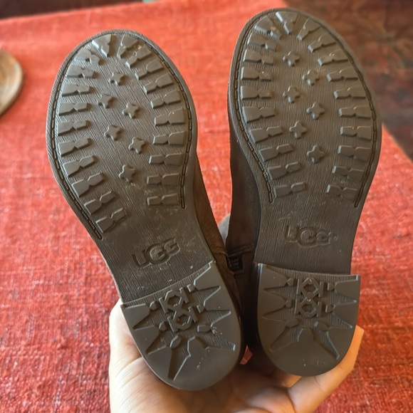 Girls UGG boots - Picture 4 of 16